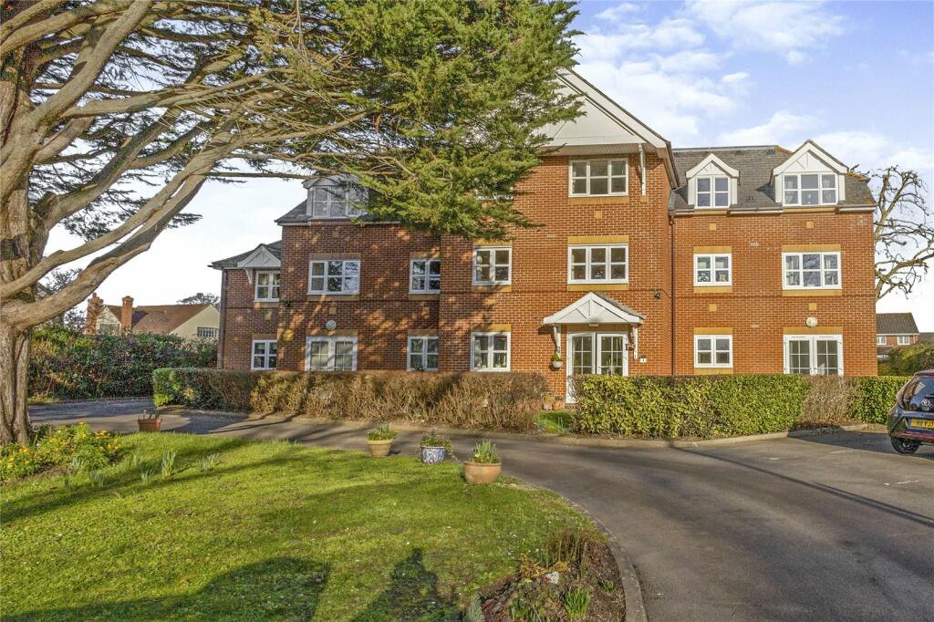 2 bedroom flat for sale in Havant Road, Emsworth, Hampshire, PO10