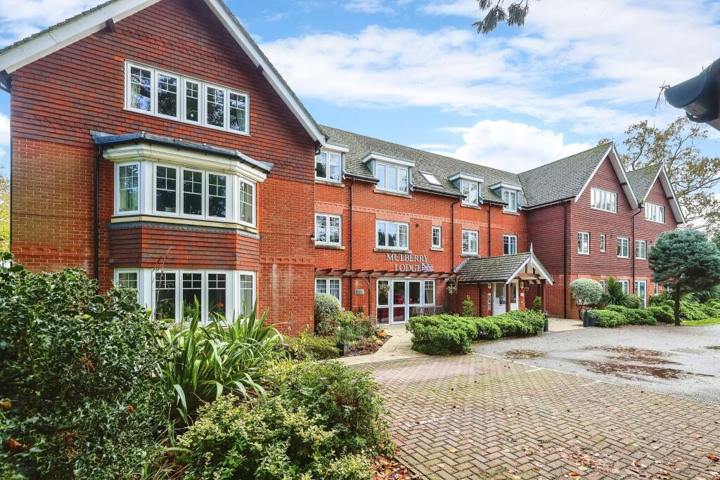 2 bedroom flat for sale in New Brighton Road, Emsworth, Hampshire, PO10