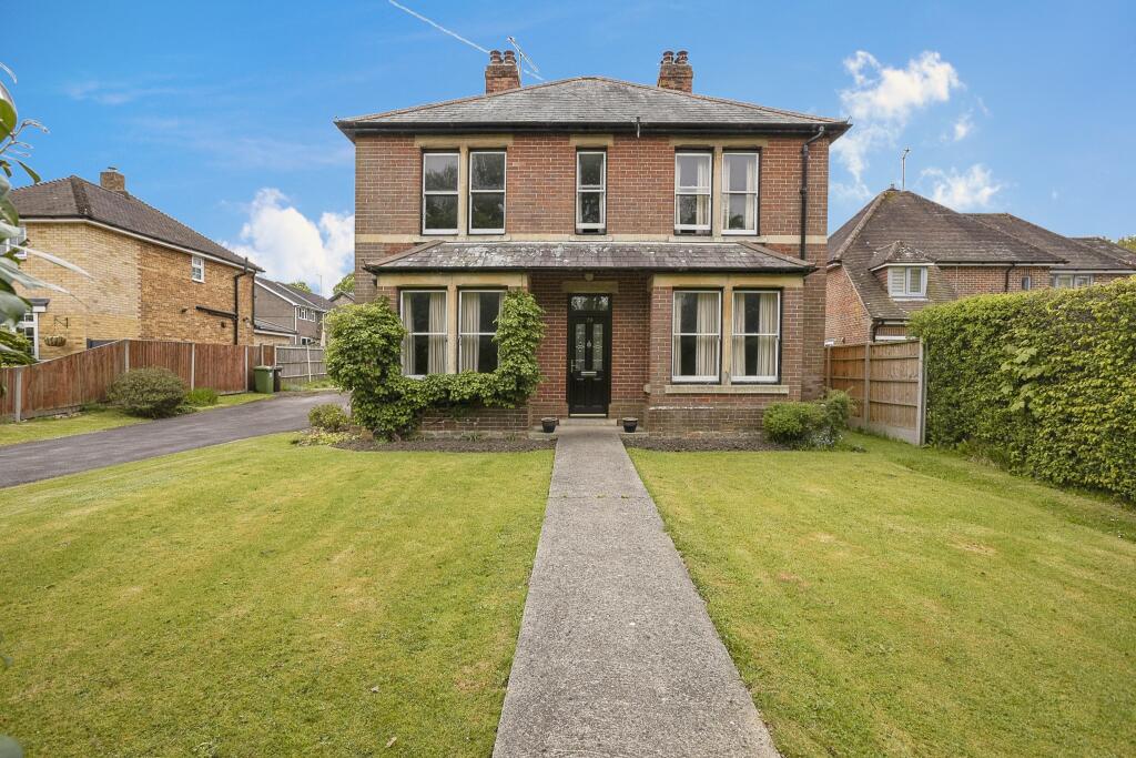4 bedroom detached house for sale in Castle Road, Rowland's Castle