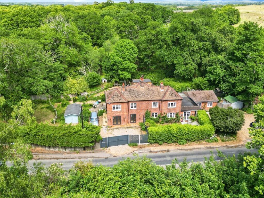 Main image of property: Emsworth Common Road, Havant, Hampshire, PO9