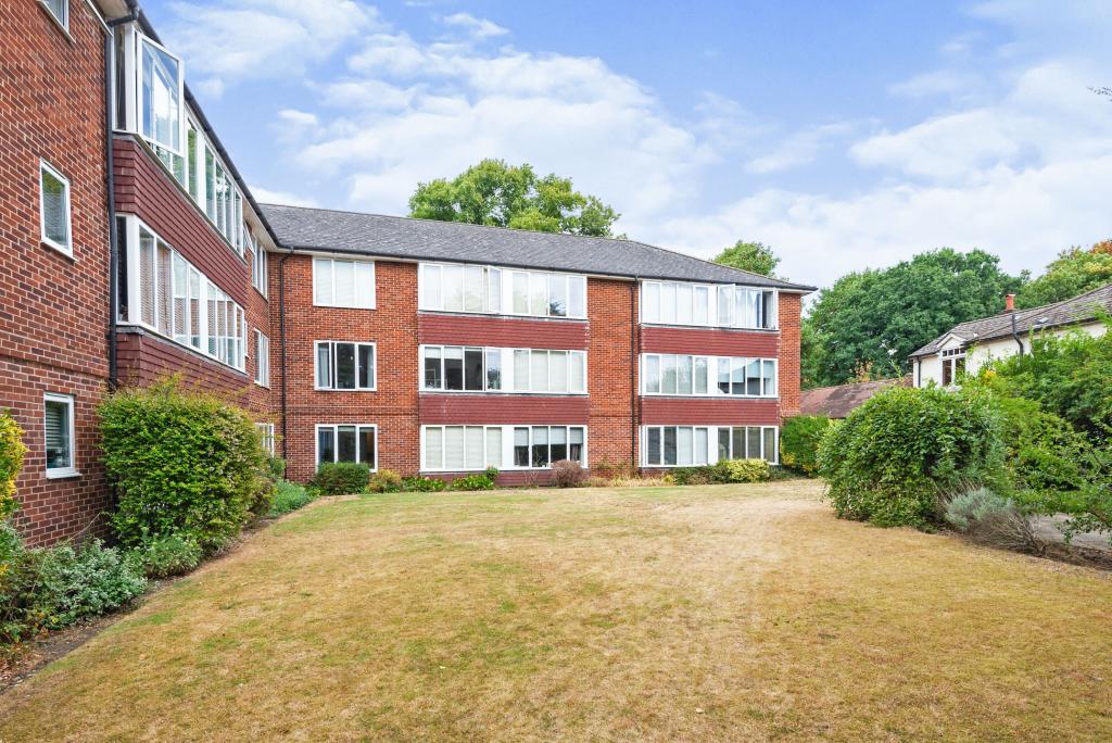 Studio flat for sale in Weston Green Road, Thames Ditton, KT7