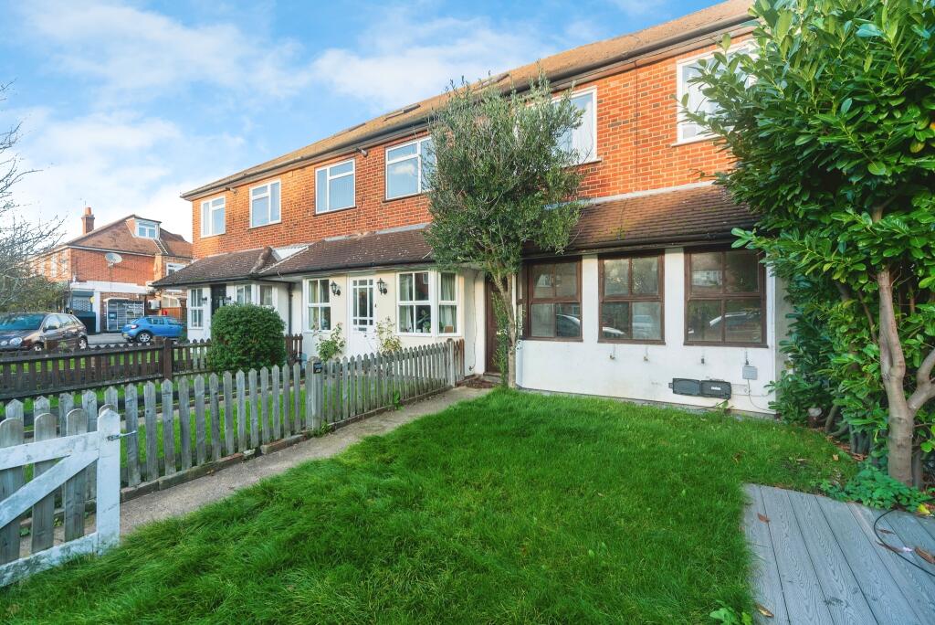 2 bedroom flat for sale in Summer Road, THAMES DITTON, Surrey, KT7