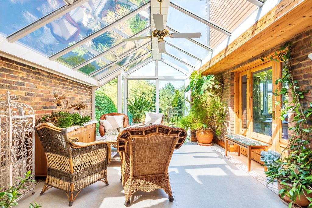 4 bedroom detached house for sale in Stonehouse Road, Halstead