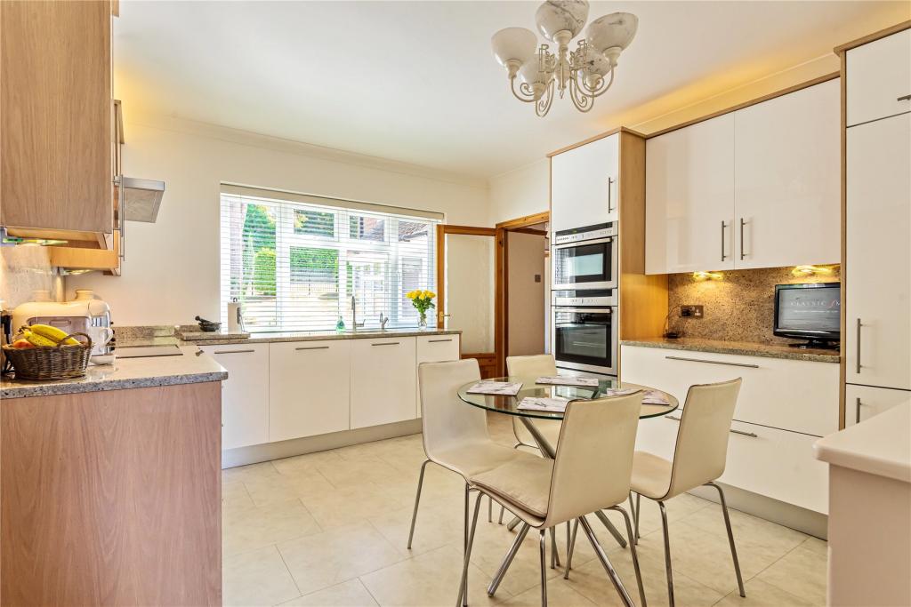 4 bedroom detached house for sale in Stonehouse Road, Halstead