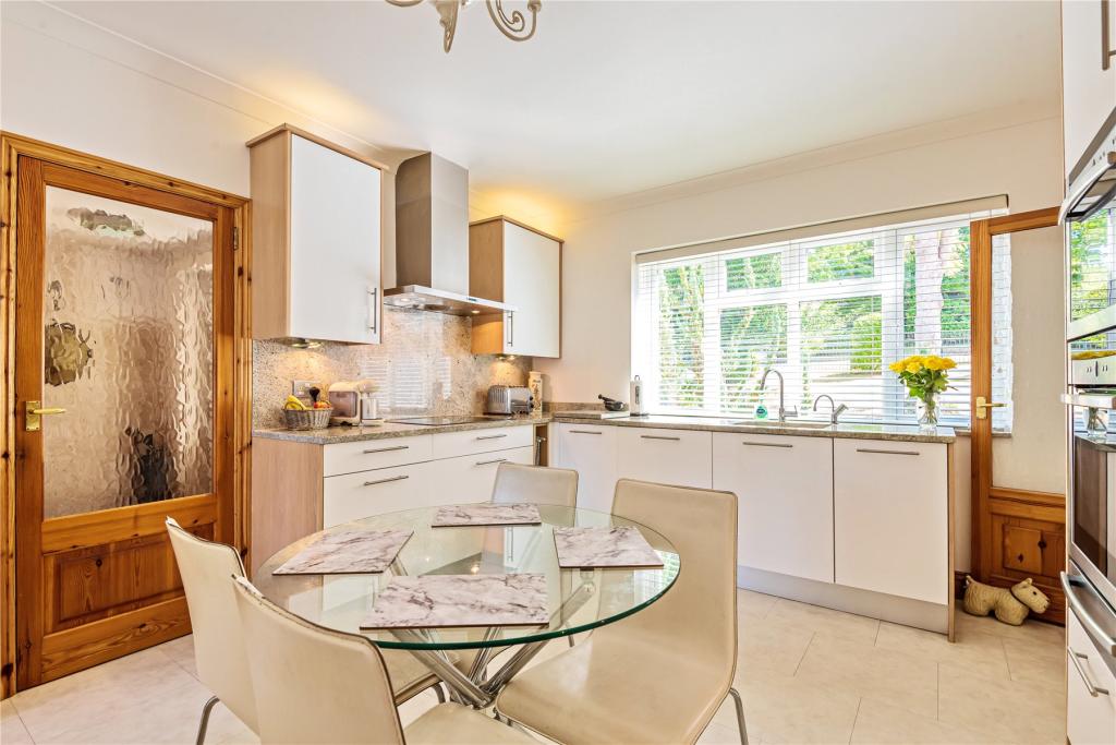 4 bedroom detached house for sale in Stonehouse Road, Halstead