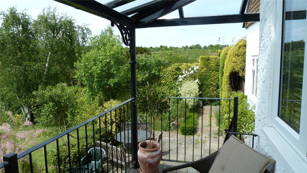 4 bedroom detached house for sale in Stonehouse Road, Halstead