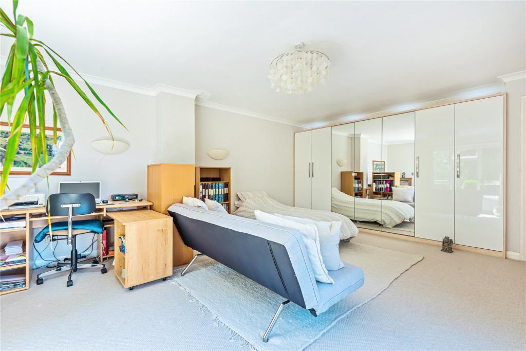 4 bedroom detached house for sale in Stonehouse Road, Halstead