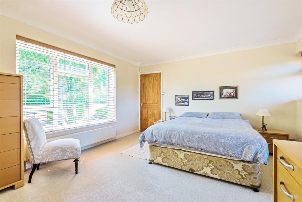 4 bedroom detached house for sale in Stonehouse Road, Halstead