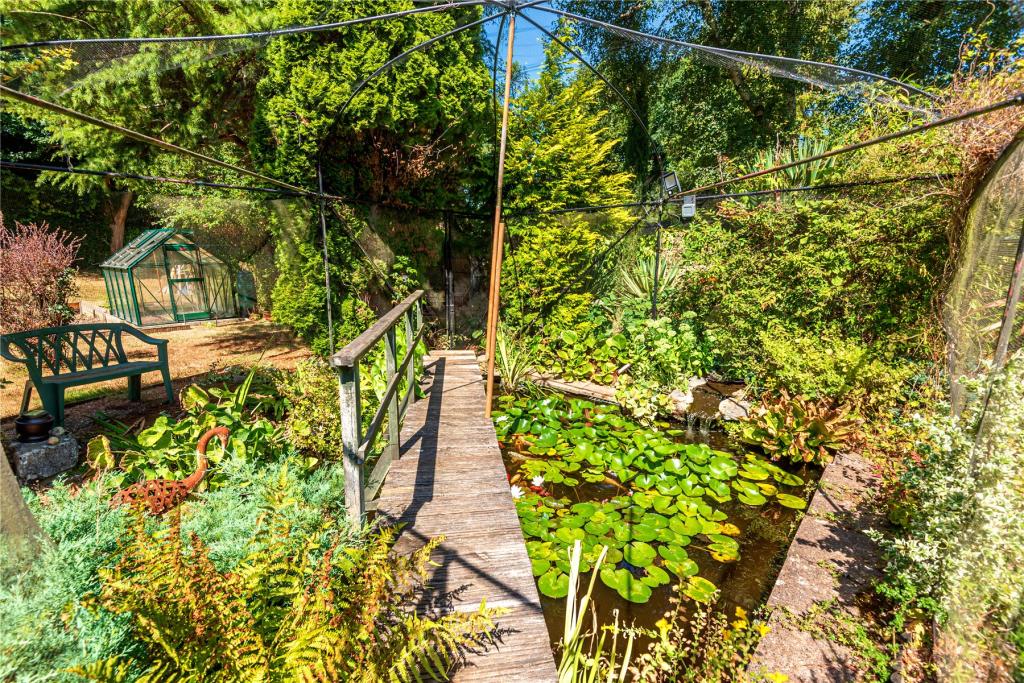 4 bedroom detached house for sale in Stonehouse Road, Halstead