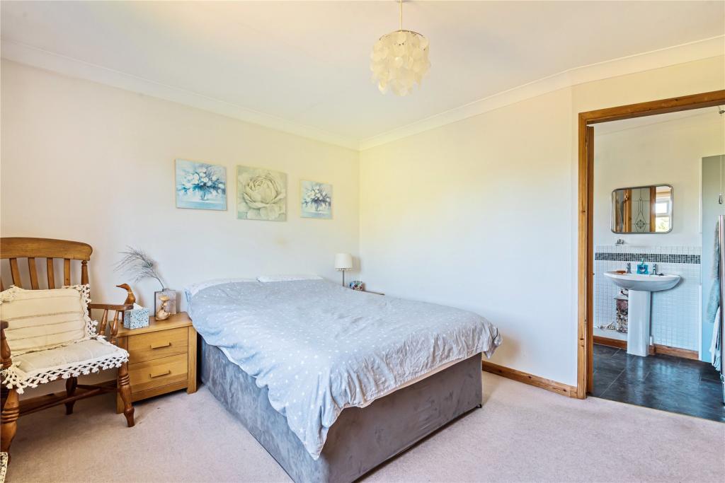 4 bedroom detached house for sale in Stonehouse Road, Halstead