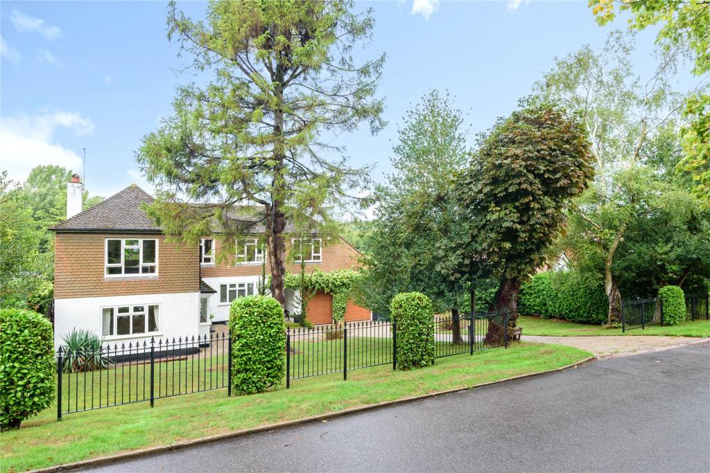 4 bedroom detached house for sale in Stonehouse Road, Halstead
