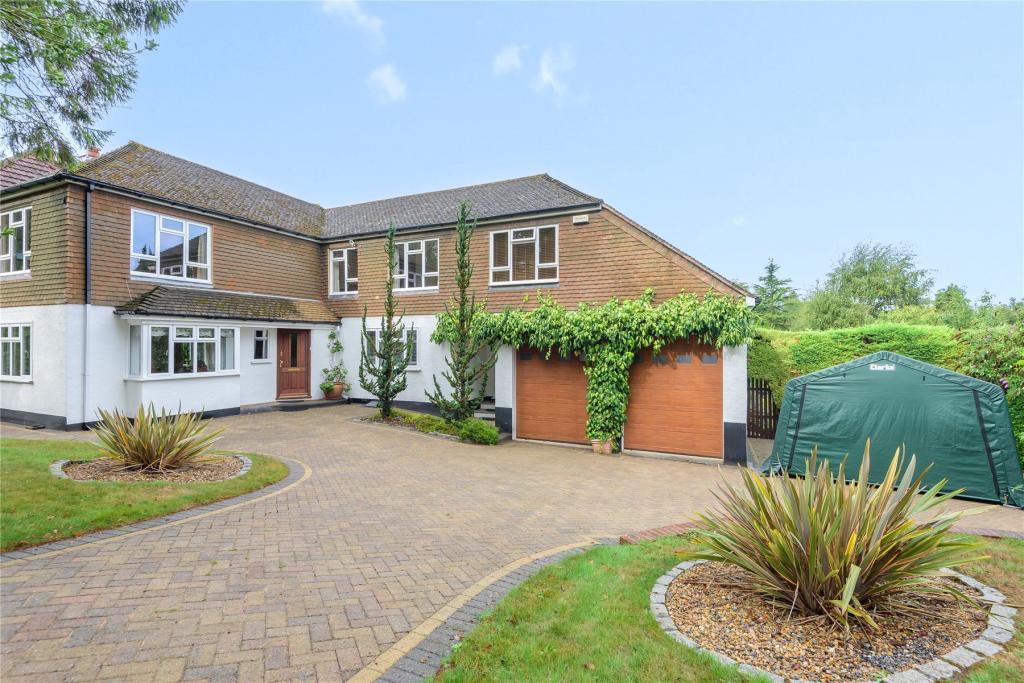 4 bedroom detached house for sale in Stonehouse Road, Halstead