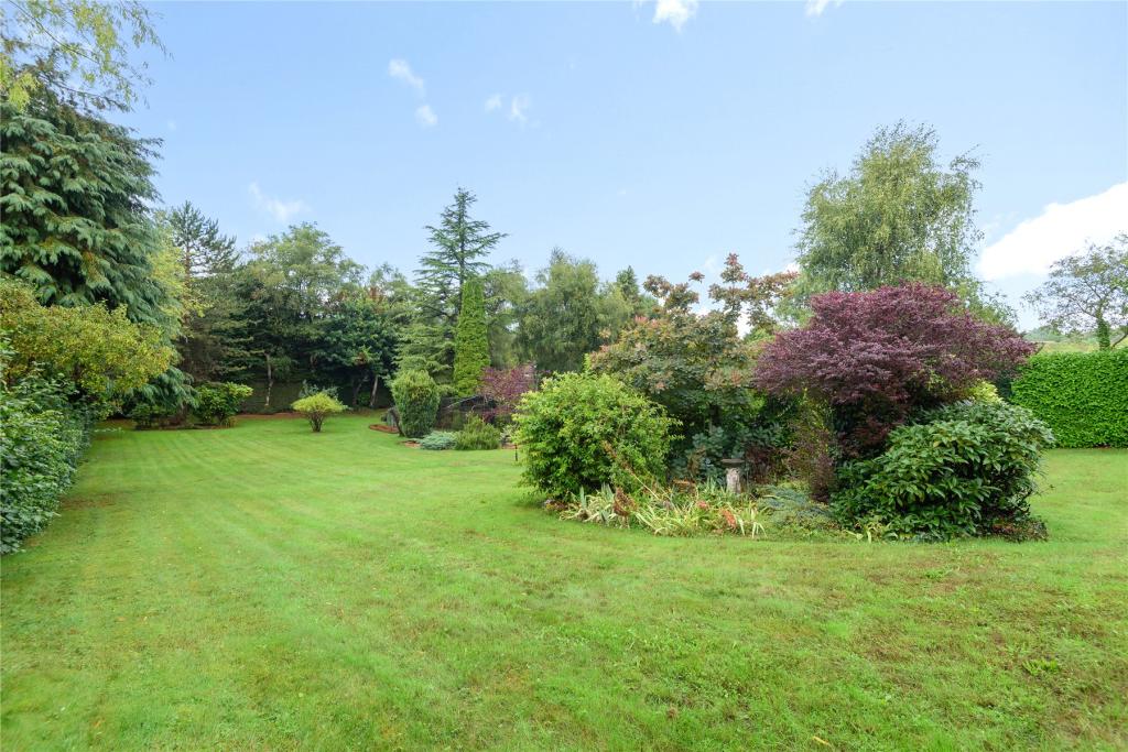 4 bedroom detached house for sale in Stonehouse Road, Halstead