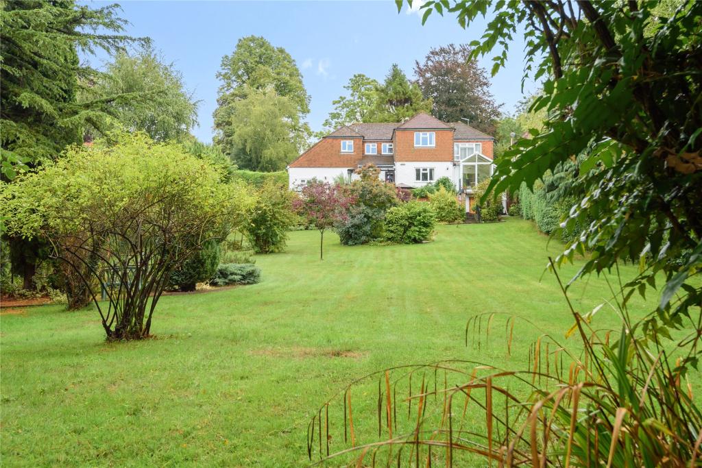 4 bedroom detached house for sale in Stonehouse Road, Halstead