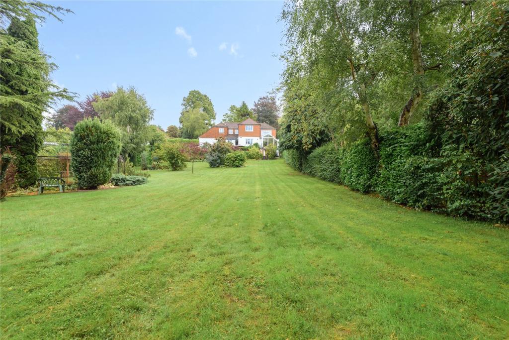 4 bedroom detached house for sale in Stonehouse Road, Halstead