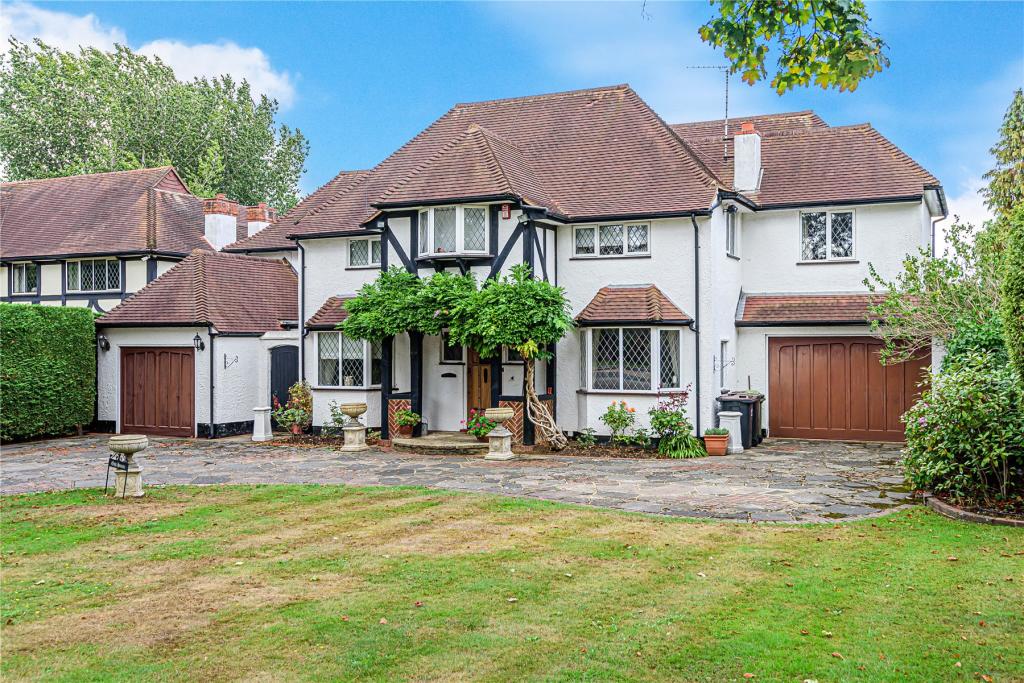 4 bedroom detached house for sale in Park Avenue, Farnborough Park