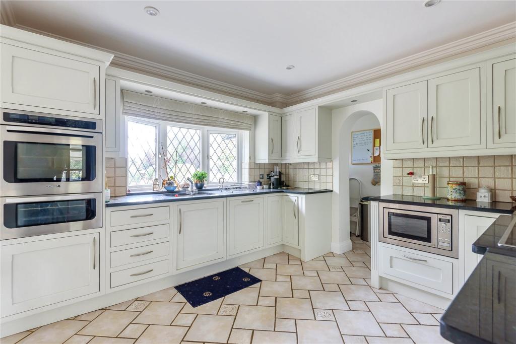 4 bedroom detached house for sale in Park Avenue, Farnborough Park