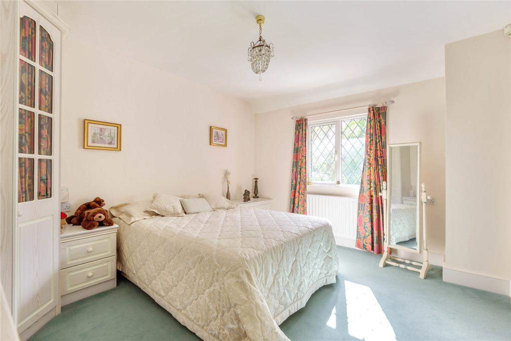 4 bedroom detached house for sale in Park Avenue, Farnborough Park