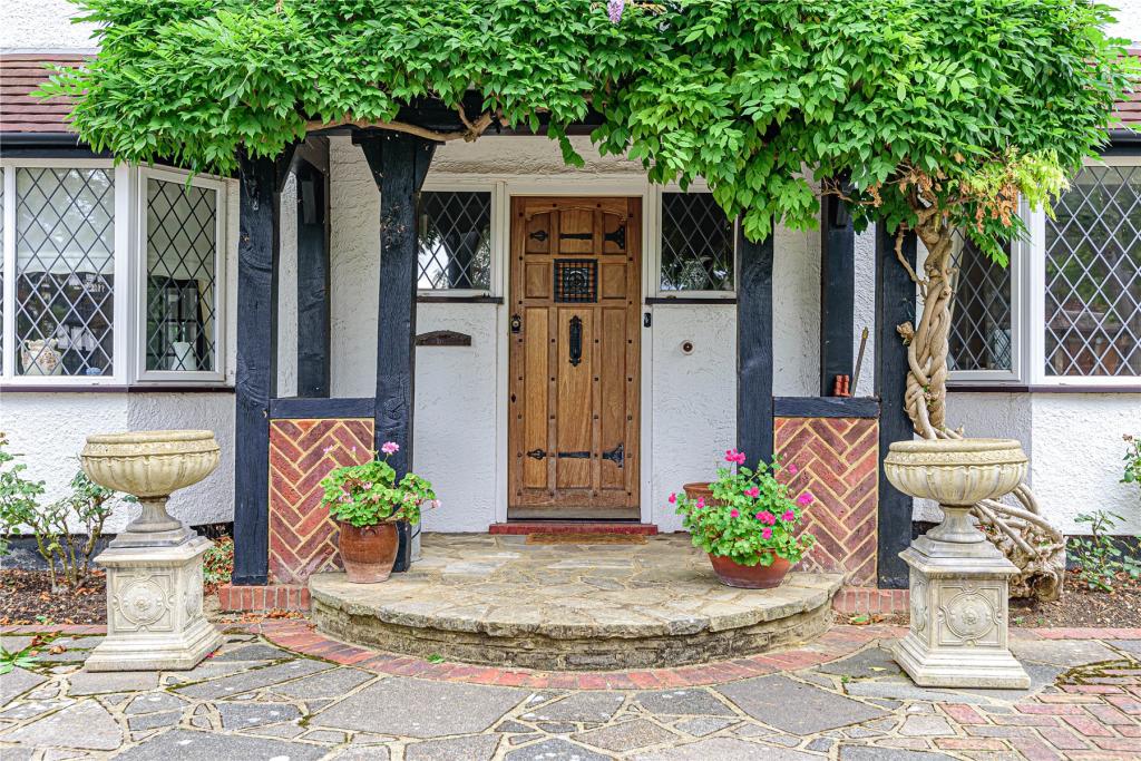 4 bedroom detached house for sale in Park Avenue, Farnborough Park