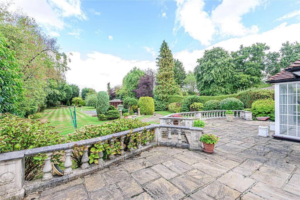 4 bedroom detached house for sale in Park Avenue, Farnborough Park