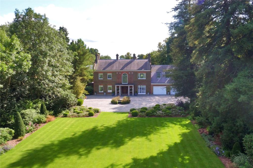 8 bedroom detached house for sale in Ashmore Lane, Keston, BR2