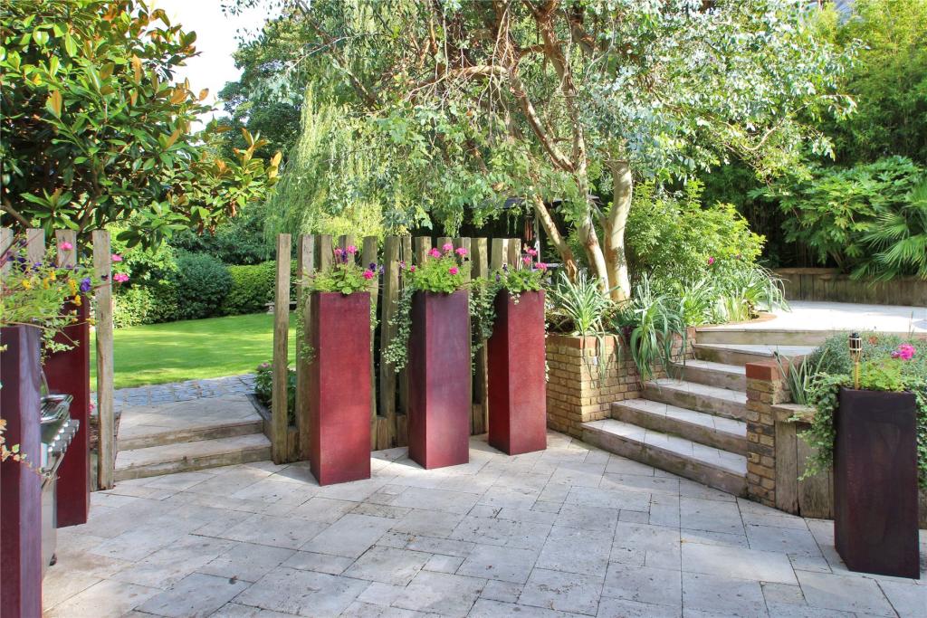 8 bedroom detached house for sale in Ashmore Lane, Keston, BR2