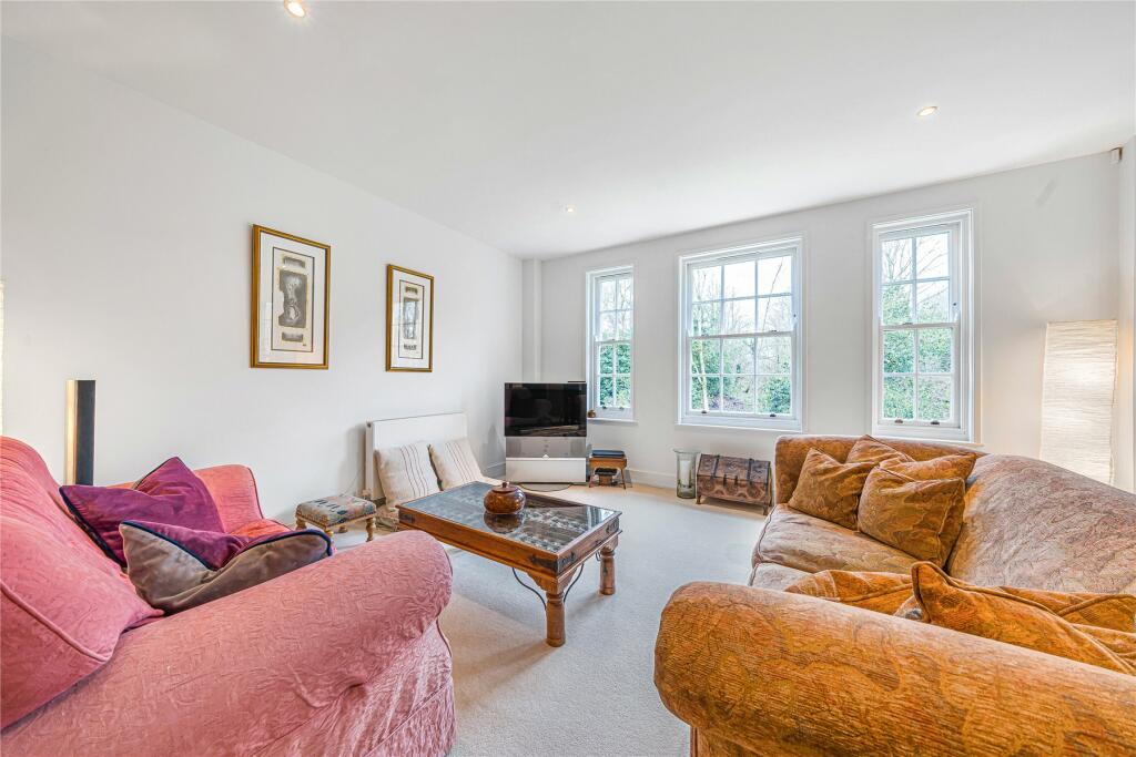 2 bedroom flat for sale in Westerham Road, Keston, BR2