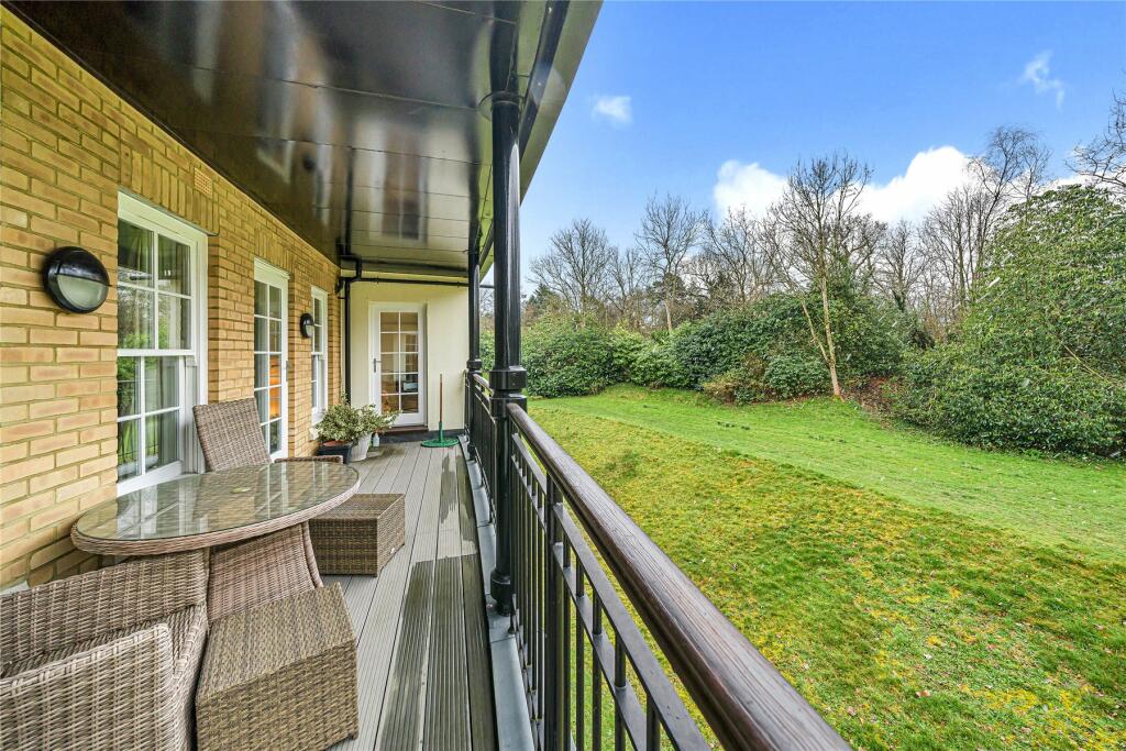2 bedroom flat for sale in Westerham Road, Keston, BR2