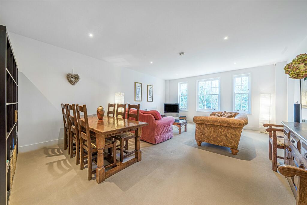 2 bedroom flat for sale in Westerham Road, Keston, BR2