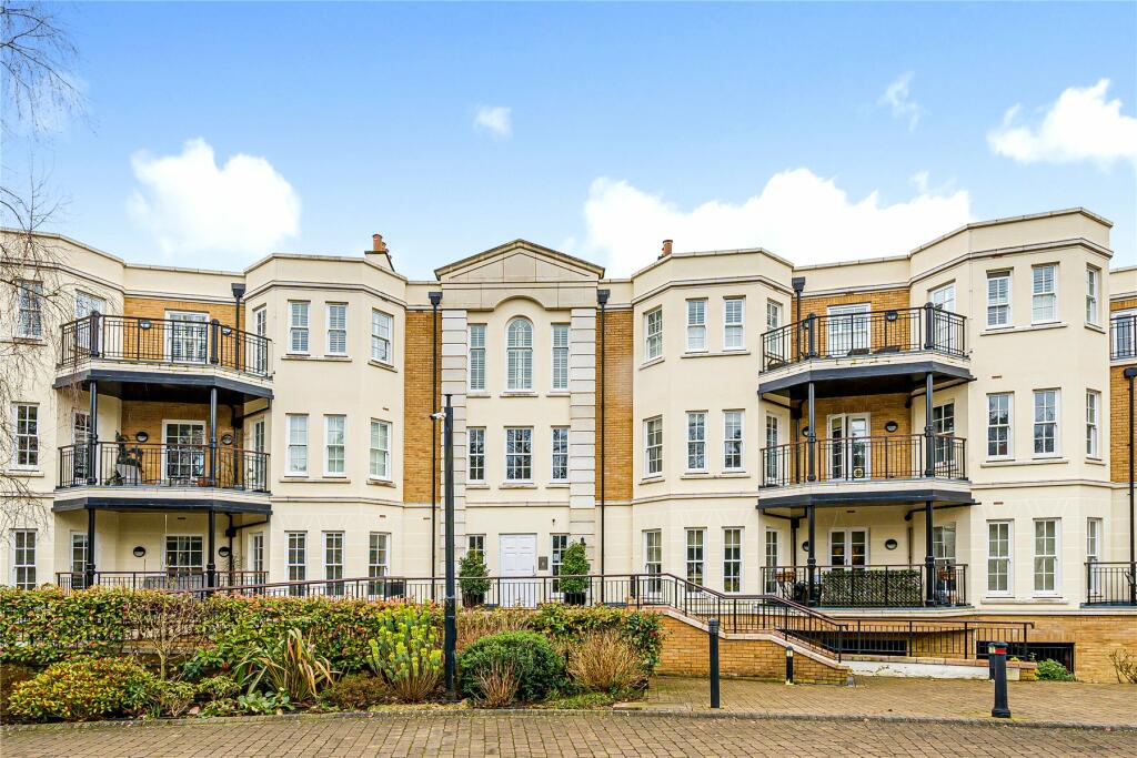 2 bedroom flat for sale in Westerham Road, Keston, BR2