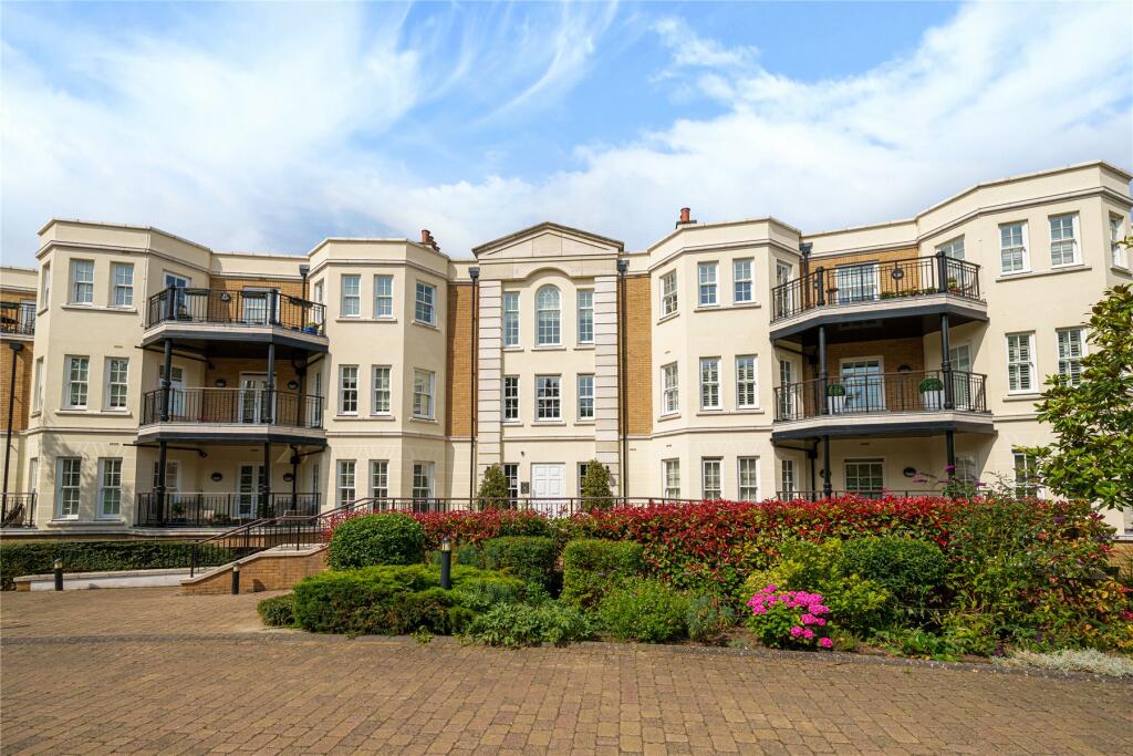 3 bedroom flat for sale in Westerham Road, Keston, BR2