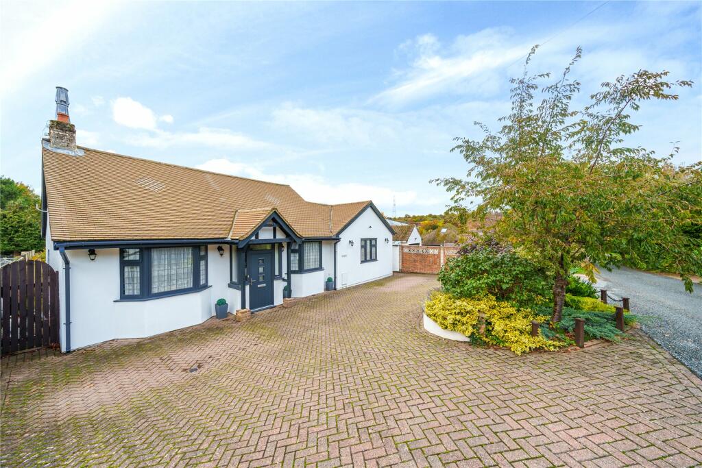 3 bedroom bungalow for sale in Stonehouse Road, Halstead, Sevenoaks
