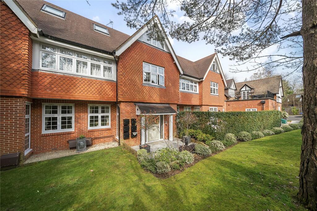 2 bedroom flat for sale in Alder House, Westerham Road, Keston, BR2