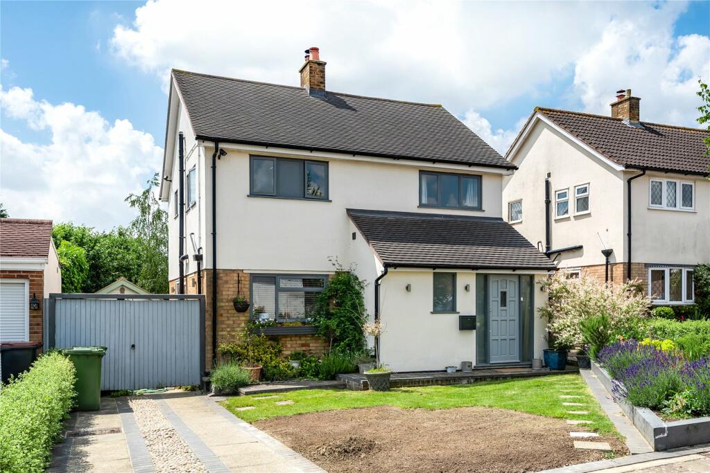 3 bedroom detached house for sale in Durrant Way, Farnborough Village, BR6
