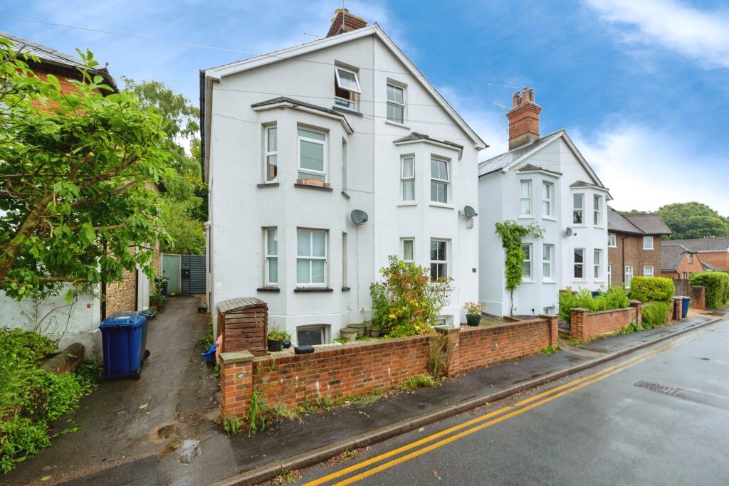 Main image of property: St. James Terrace, Farnham, Surrey, GU9