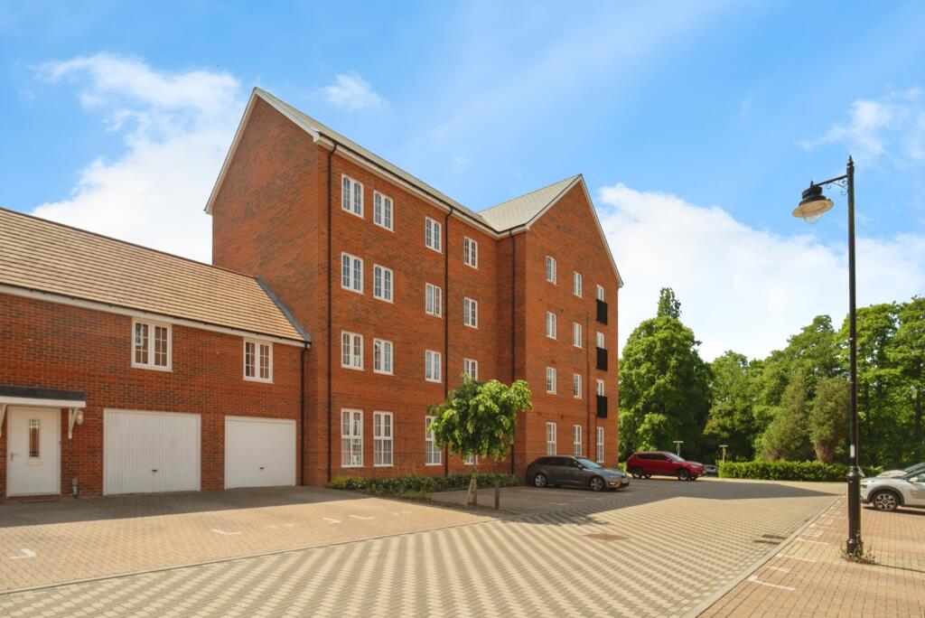 Main image of property: Charteris Close, ALDERSHOT, Hampshire, GU11