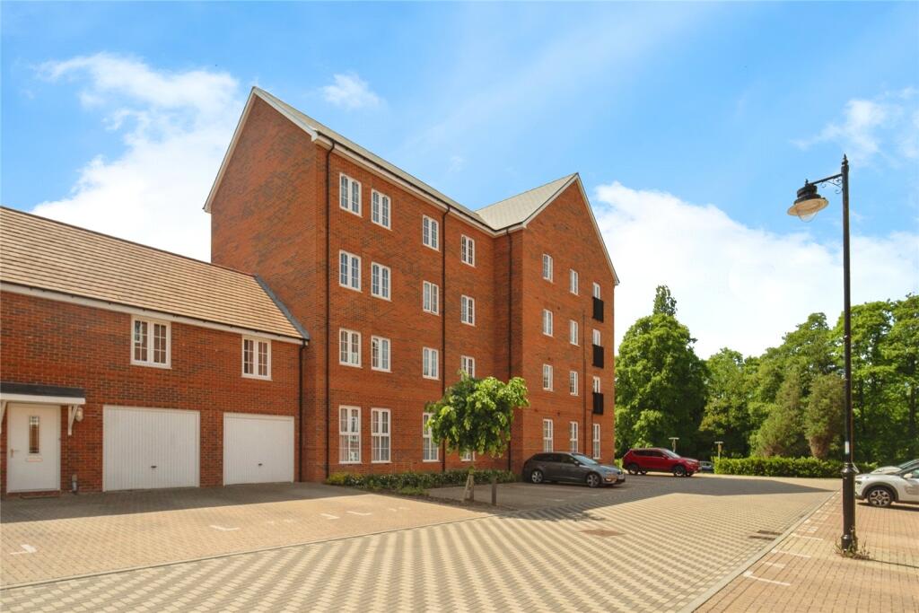 Main image of property: Charteris Close, ALDERSHOT, Hampshire, GU11