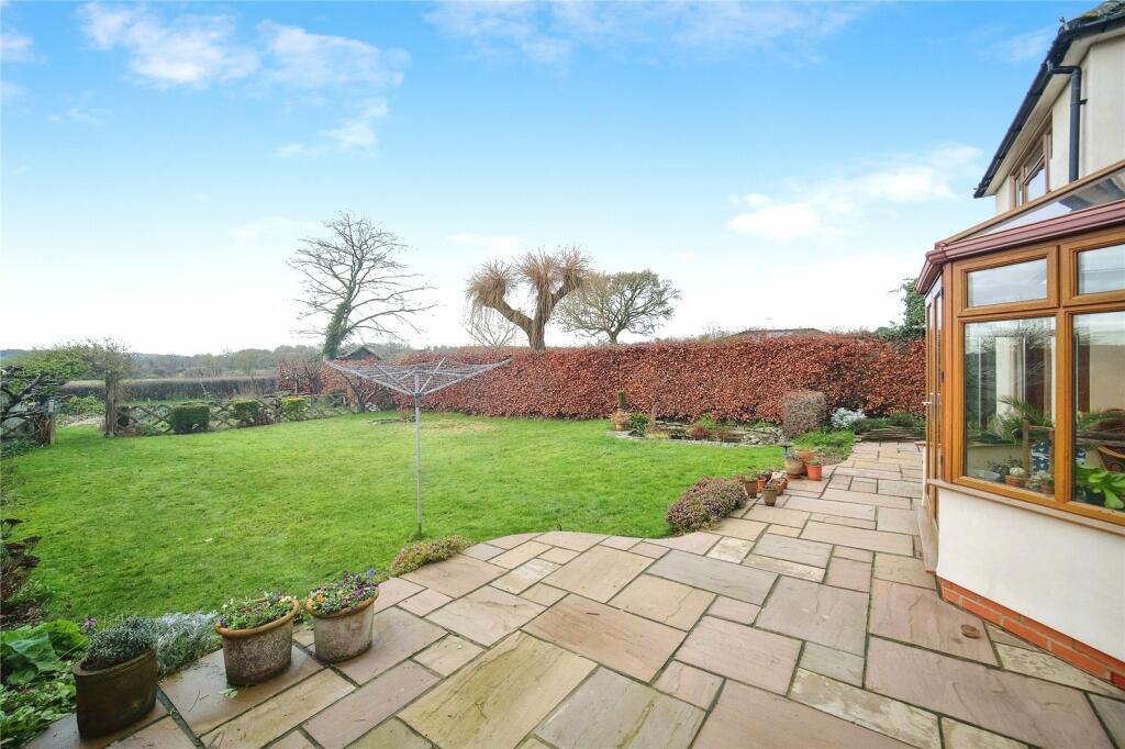 4 bedroom detached house for sale in Hazell Road, Farnham, Surrey, GU9