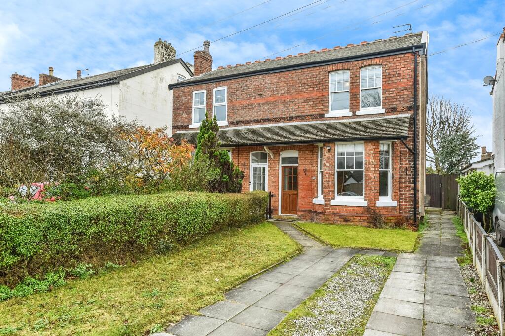 3 bedroom semidetached house for sale in Queens Road, Formby