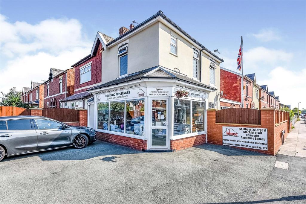 2 bedroom semidetached house for sale in Old Park Lane, Southport