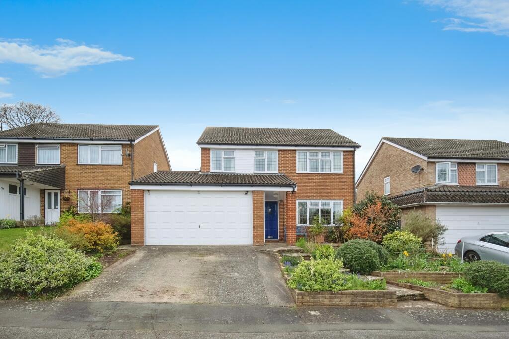 4 bedroom detached house for sale in Chichester Close, Witley