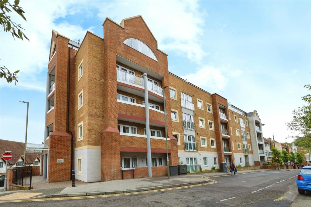 1 bedroom flat for sale in Flambard Way, Godalming, Surrey, GU7