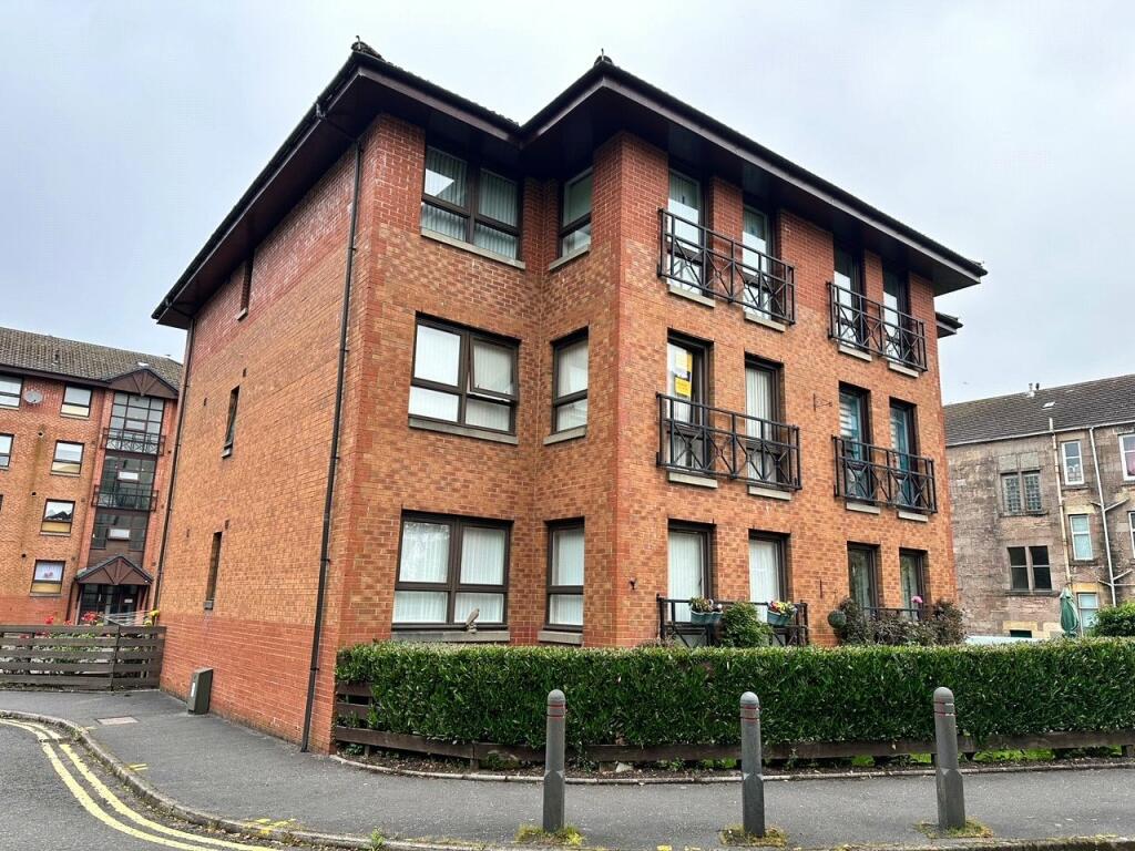 2 bedroom flat for sale in Caledonia Gardens, Gourock, PA19
