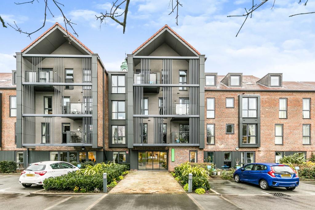 1 bedroom flat for sale in The Clockhouse, 140 London Road, Guildford, Surrey, GU1