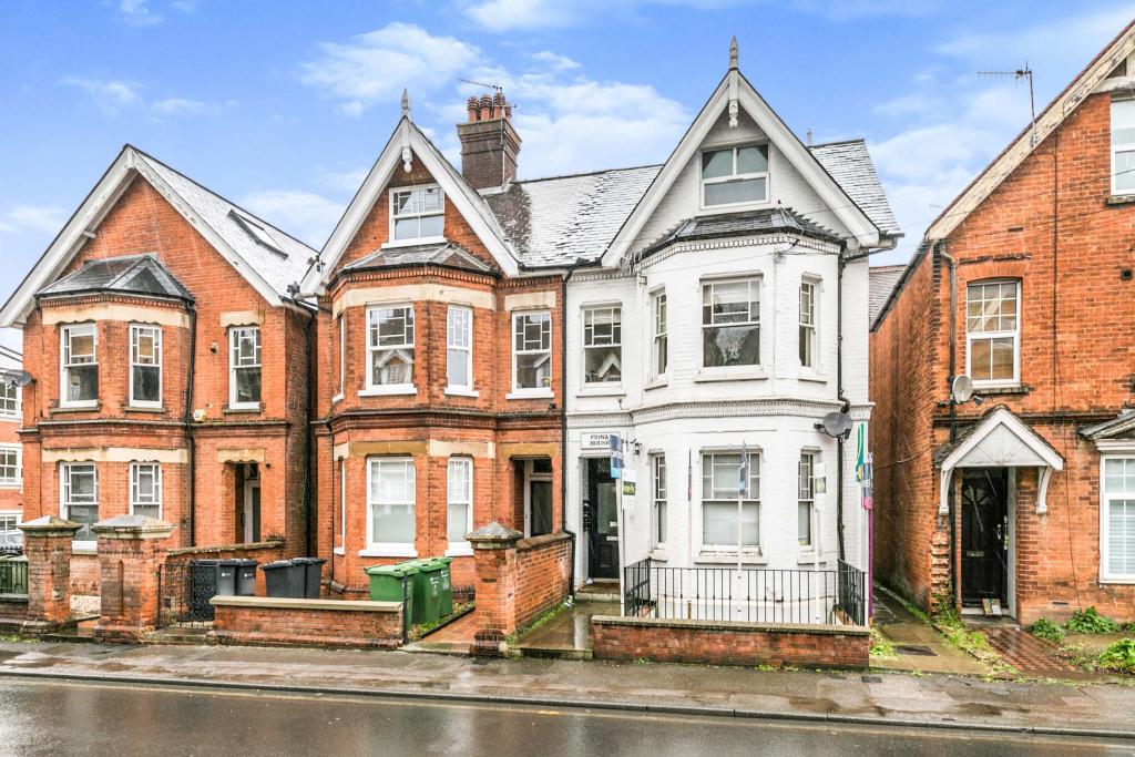 1 bedroom flat for sale in York Road, Guildford, GU1