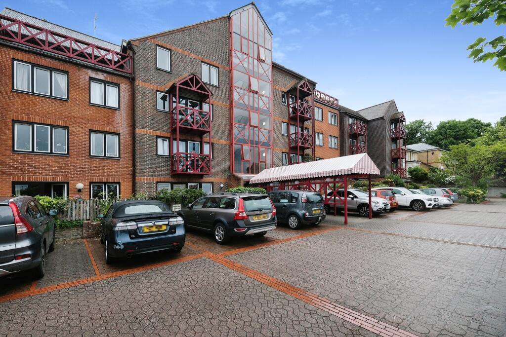 1 bedroom flat for sale in The Mount, Guildford, Surrey, GU2