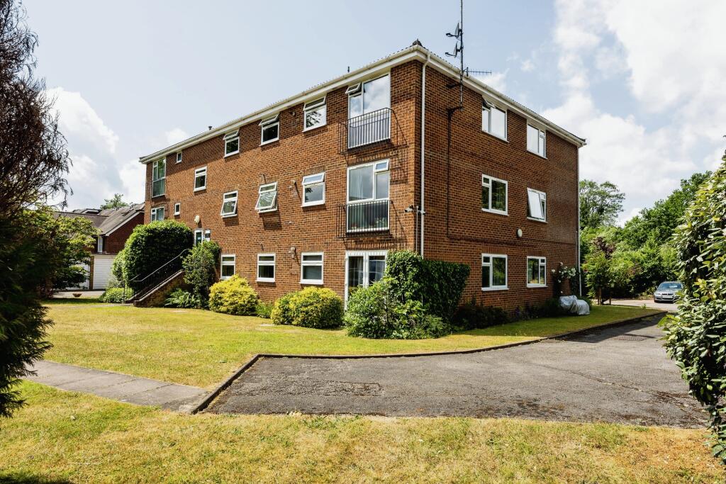 Main image of property: Horsham Road, Shalford, Guildford, Surrey, GU4