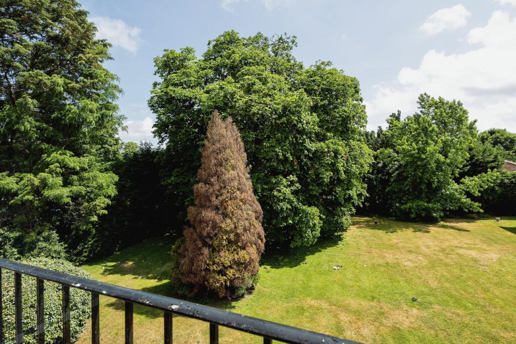 Main image of property: Horsham Road, Shalford, Guildford, Surrey, GU4