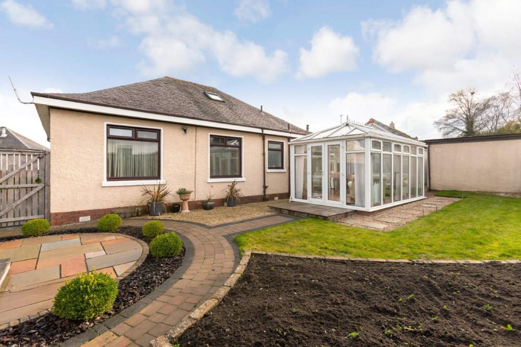 3 bedroom bungalow for sale in Meikle Earnock Road, Hamilton, South