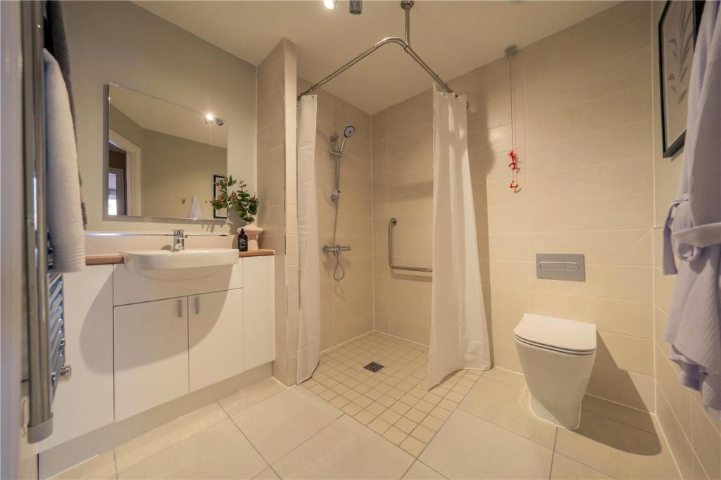 2 bedroom flat for sale in Matcham Grange, Wetherby Road, Harrogate, HG2